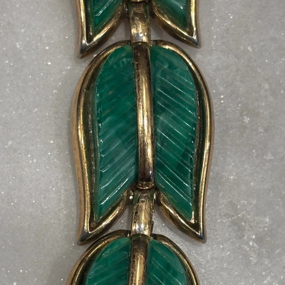 VTG Trifari Green Tulip Link Bracelet Gold Tone Lucite Floral Mid Century Signed - Picture 3 of 4